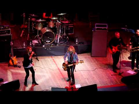 Suzi Quatro vs Kristina Kovaleva, Stumblin' In