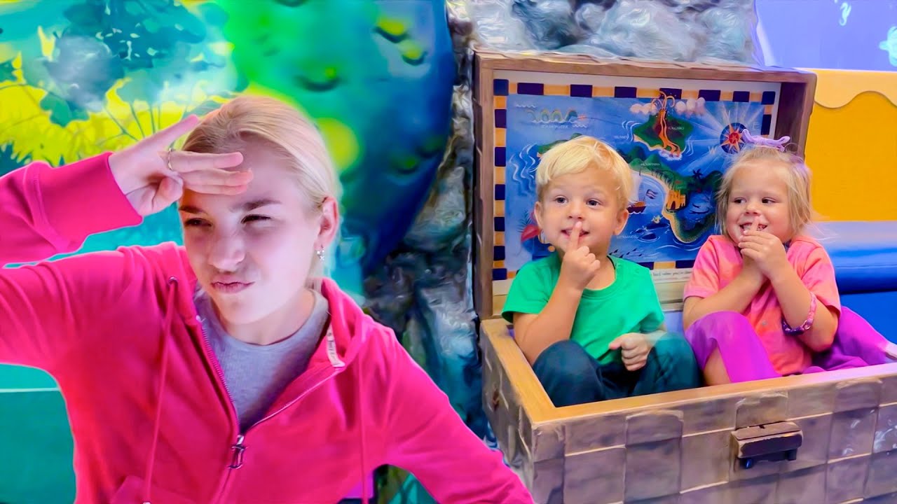 Hide and Sick in Miami Children Museum with Naomi and David