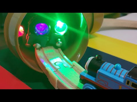 GLOW In The  DARK, TUNNEL, FUN, COLOR, TRAIN TRACKS,Thomas And Friends, MYSTERY, Toys For Kids Video