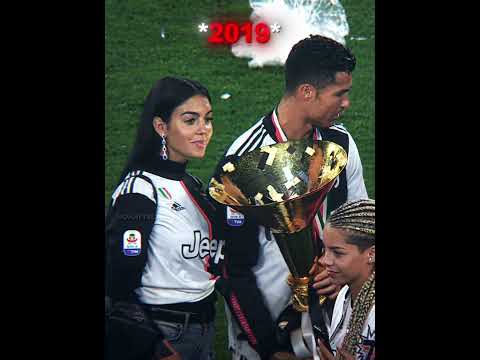 Ronaldo Has Trouble With The Trophy 😅😂