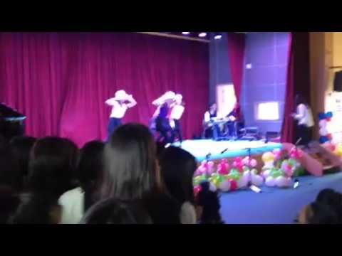 Seondeok Girls' Middle School - Students' Crazy Reaction to Crayon Pop