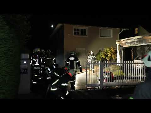 Hybrid-SUV geht in Garage in Flammen auf