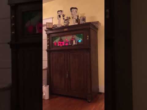 1926 J.P. Seeburg KT Special plays  "One Little Raindrop" (Fox Trot)