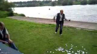 preview picture of video 'Joekskepel Noeijt Thoes speult golf aan de maas'