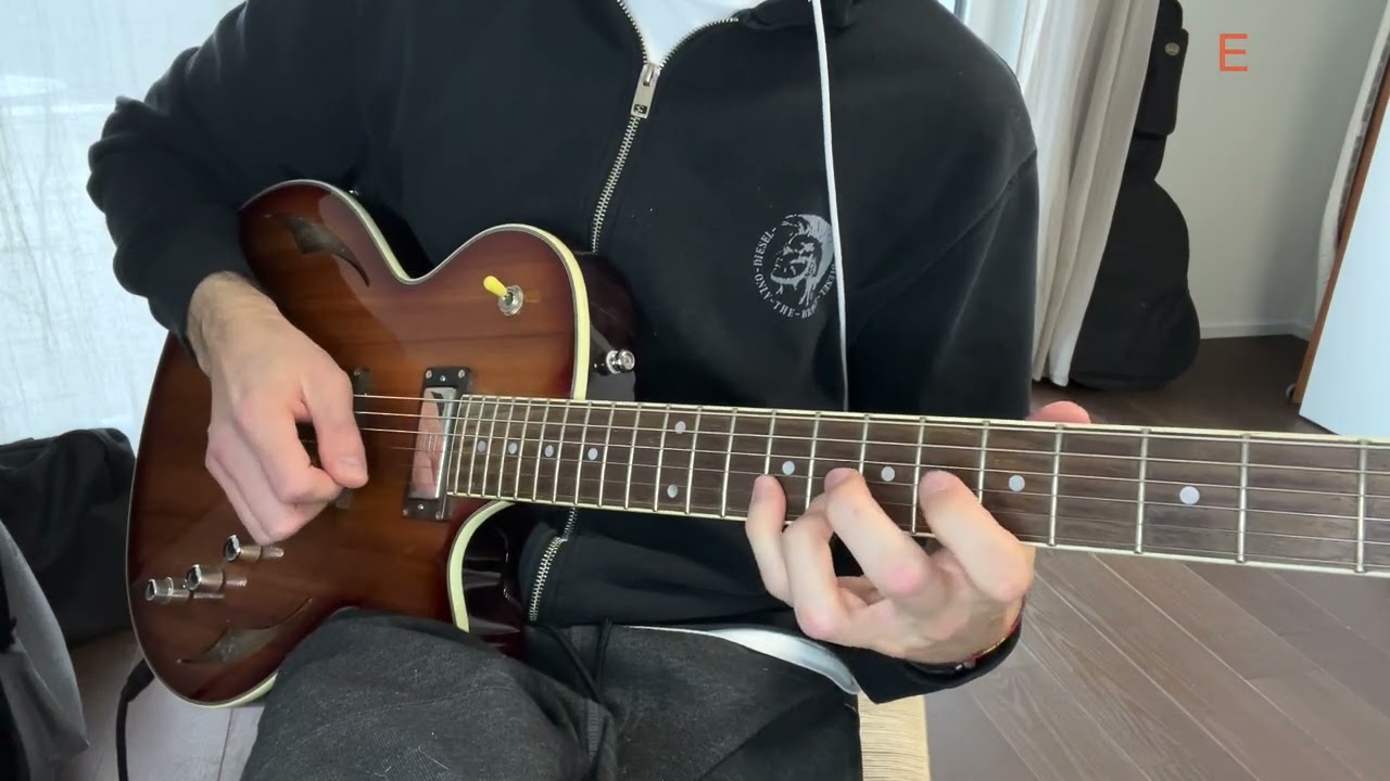Roberto Barlocci playing a dominant 7#5 arpeggio voice-leading exercise on electric guitar