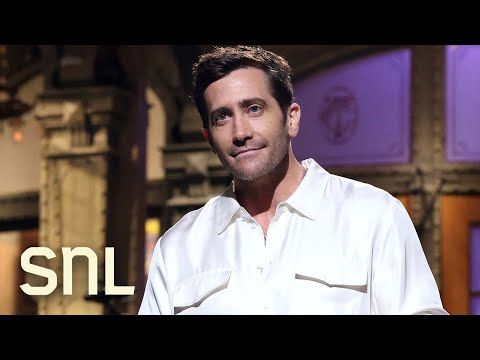 Jake Gyllenhaal Shows Off His Singing Skills on ‘SNL’