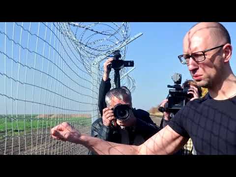 Экс депутат Рады объяснил реакцию украинцев на возведенную Россией стену Яценюка