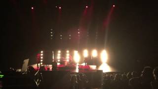 Lift to Experience | Waiting to Hit | Londen June 10, 2016