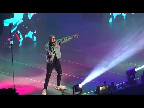 Bad Bunny ft Mike Woodz Estamos Clear  [En Vivo] Chile