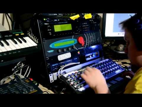 Waldorf Microwave II + Doepfer Drehbank: Experimental Sound.