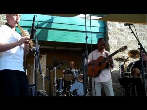 Living Inside Your Love - Earl Klugh (Smooth Jazz Family)