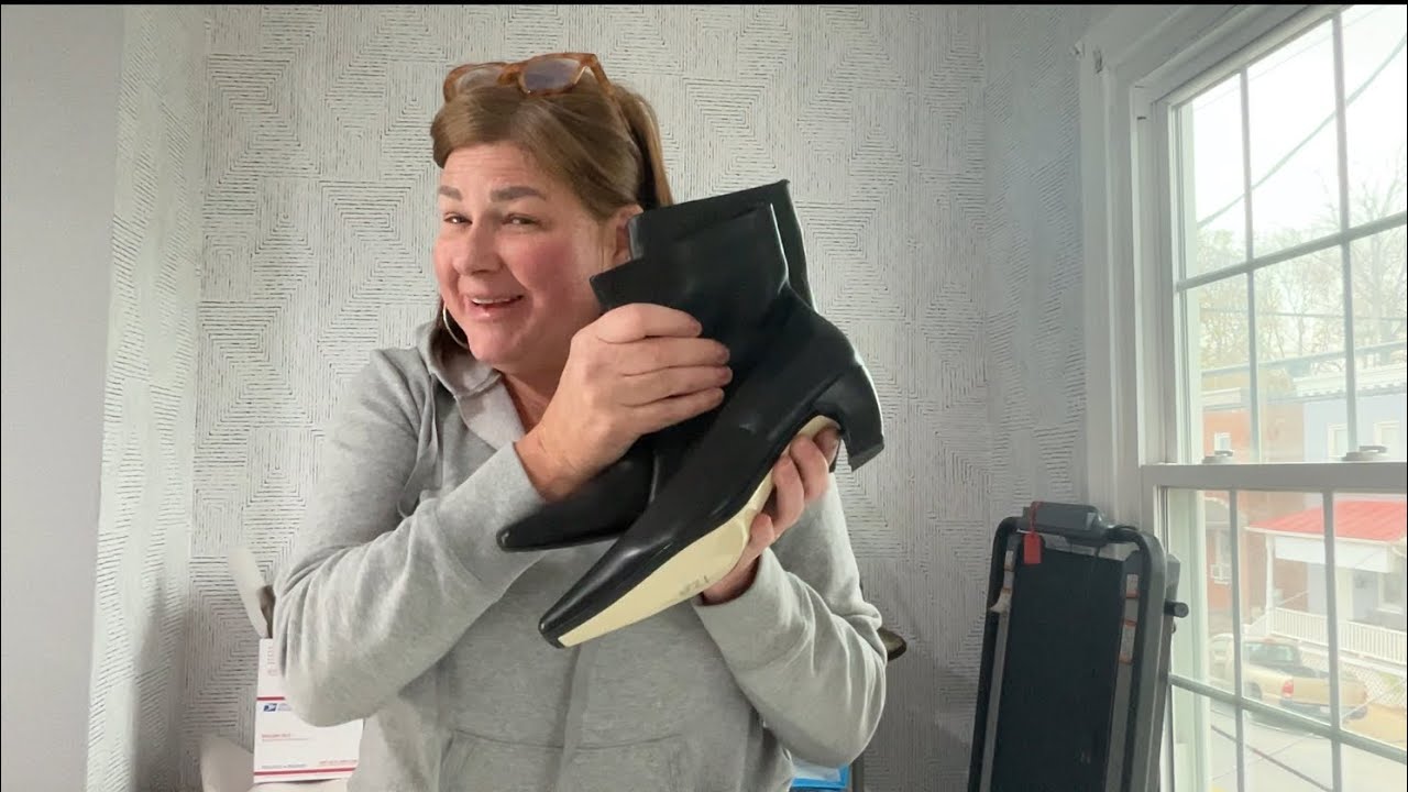 Amazing thrift haul $950.00 boots!! Shoes to resell on eBay Poshmark Mercari & Curtsy. Reseller life