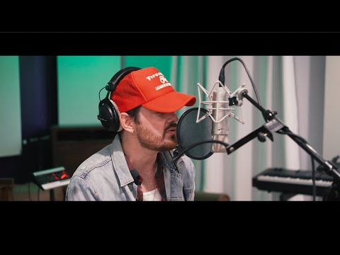 Zack Dyer - Christmas (Baby Please Come Home) feat. Sophia Scott