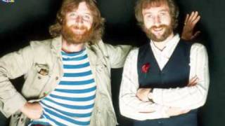 BANGING IN YOUR HEAD  CHAS and DAVE.wmv