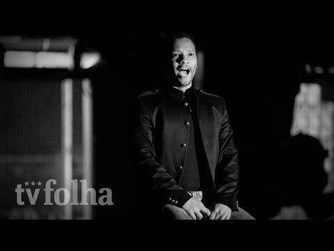 Tenor canta 'A Internacional Socialista' em vídeo sobre Revolução Russa