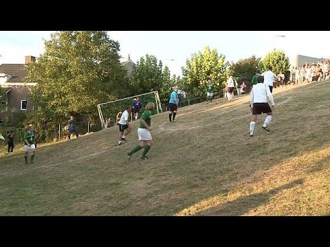 Voetballen op hellend vlak