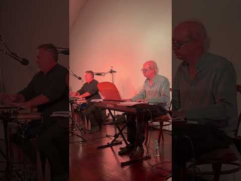 isolina Carrillo: Dos gardenias. Conjunto Elementos La Cumbre - Prov de Cordoba