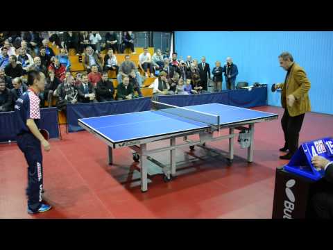 Gradonačelnik igra stolni tenis s hrvatskim  stolnoteniskim reprezentativcem Tan Ruiwuom