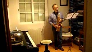 Es Mejor Caminar. Revólver. Cover. Acompaña Joaquín al piano, guitarra y saxo.