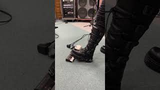 Download lagu Michael Angelo Batio Prepping For His Live Premiere With MANOWAR mp3