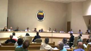 Jim Edwards tells Arnold residents to "shut up" about free trash