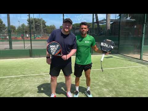 Adam en stage de padel à Barcelone