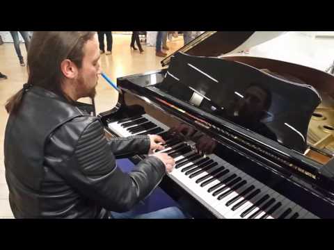 Play piano at Rome Fiumicino Airport - Manuel Rossi Cabizza