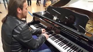 Play piano at Rome Fiumicino Airport - Manuel Rossi Cabizza