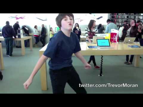 APPLE STORE DANCE TO SEXY AND I KNOW IT!!