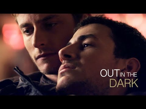 《愛，悄悄越界》Out in the Dark 不被世俗認可的情緣，能否衝破藩籬擁有一線生機？