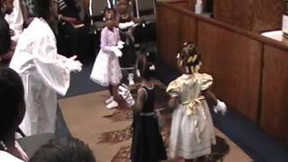 Shari Demby praise dance by Makaila Shakirstine ChuTayveia Ariel and Chutayzelynn.MOD