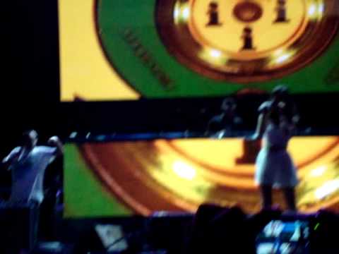 Latin Bitman y Francisca Valenzuela - Help Me @ Lollapalooza Chile 2011