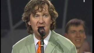 Labvēlīgais Tips - Tu Mani Demoralizē (Eirodziesma 2011 Live)