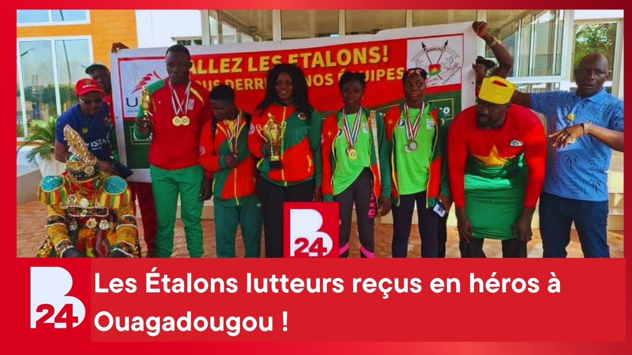 Ferveur à l'aéroport : les Étalons lutteurs reçus en héros à Ouagadougou !