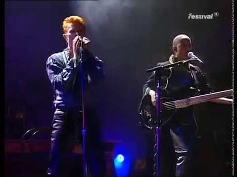 David Bowie & Gail Ann Dorsey - Under Pressure