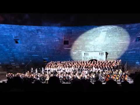 dismappa - Finale e ovazione per Carmina Burana all'Arena di Verona