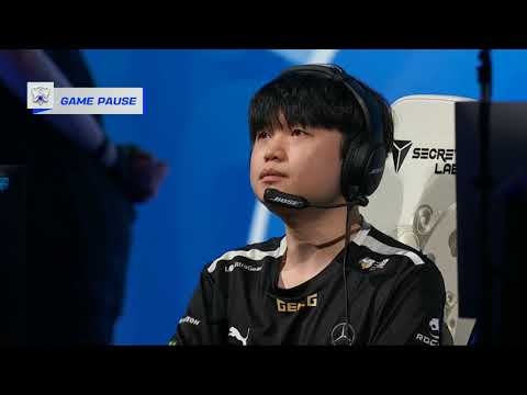 GENG Clid spills water all over during semi-finals