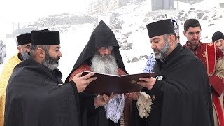 Սուրբ Սարգսյի տոնի առիթով Ուշիի սրբատեղի է բերվել Սուրբ Սարգիս Զորավարի Մասունքարանը