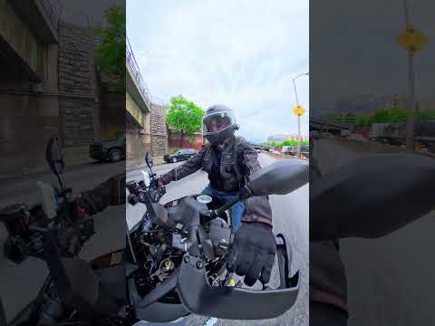 Perfect day in NY #doorman #grandfathers #tracer9gt #biker #guayaquil #guayaquilecuador #guayas