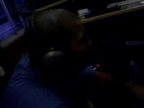 assos de dingos  bouha à la radio