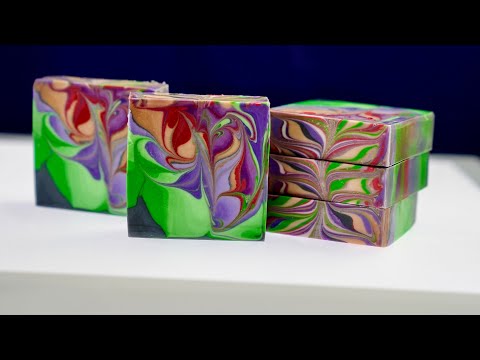 Process of creating vibrant summer soap Luna Swirl technique #handmadesoaps #soapmaking #relaxing