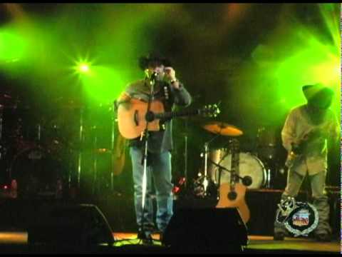 Tracy Byrd & Zona Jones with King of the Road.wmv