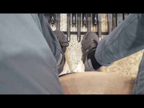 BASS PEDALS FOR A GUITARIST SINGLE ACT