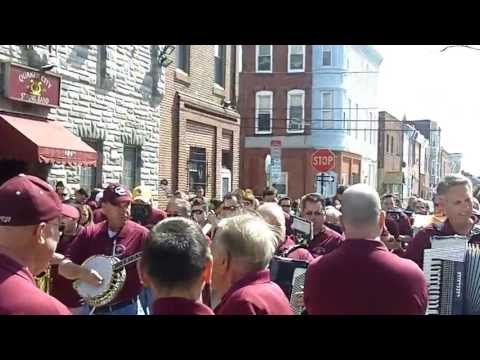 QCTV - 2013 Seranade - Start each day with a Song