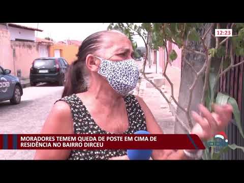 Moradores temem queda de poste elétrico em cima de residência 28 12 2020