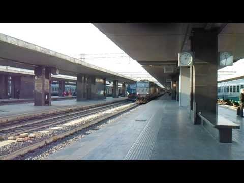 E656.254 + E444.095 in partenza con l' IC 555 Roma Termini - Reggio Calabria Centrale