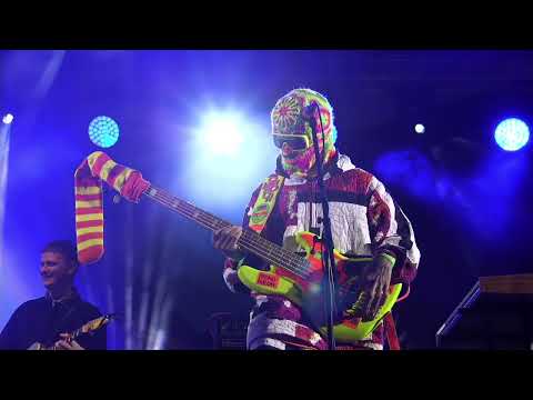 MonoNeon live in Timișoara, Romania : "Women, Water & Weed"