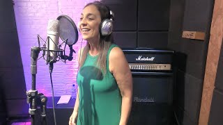 PIANO NA MANGUEIRA (Tom Jobim/ Chico Buarque) - Voz: Wania Brito. Preparação Vocal: Marcelo Elme.