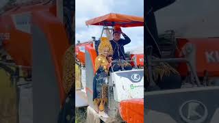 Download lagu Viral Linto dan Dara Baro Aceh Naik Mobil Potong Padi mp3