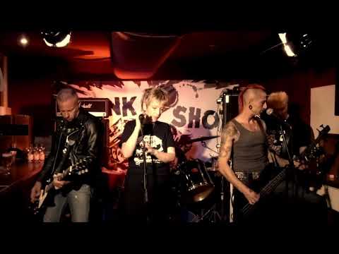 Tank Shot veröffentlichen im Juni 2018 ihr erstes Album "First Strike"